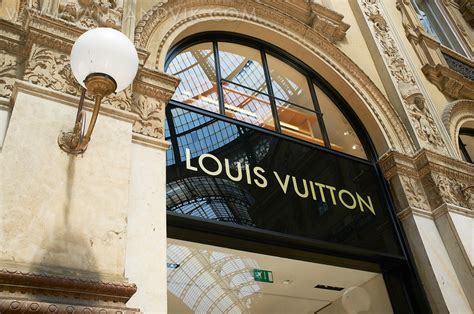 is louis vuitton cheaper in milan|louis vuitton milan store.